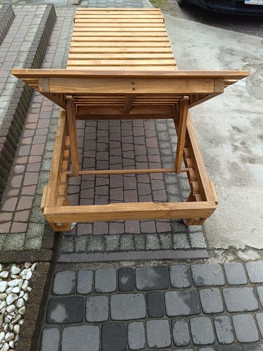 Leżak ogrodowy składany na kółkach