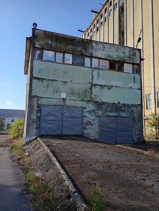 Склад критий з рампою та естакадою