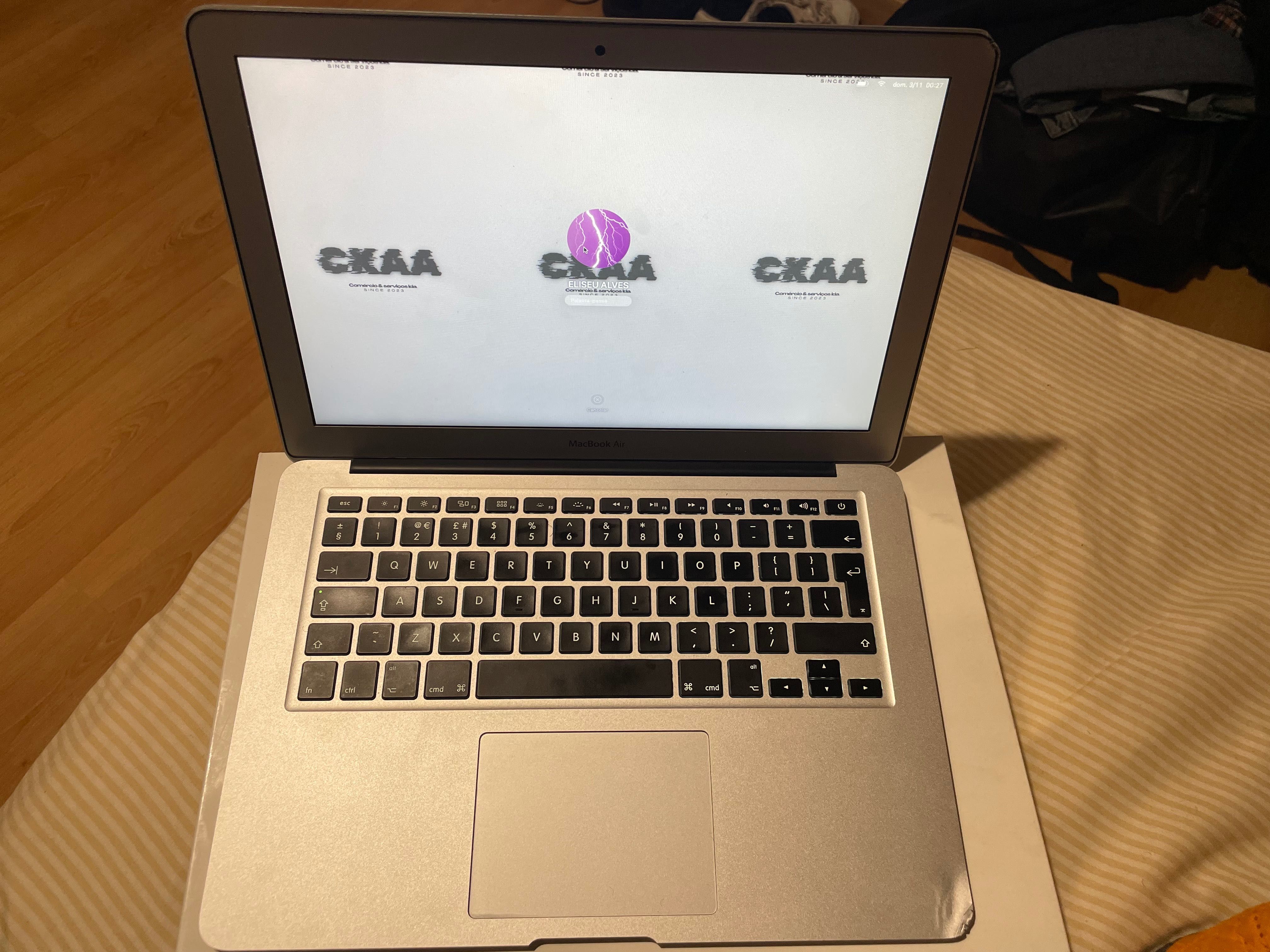 MacBook Air ( 13 )