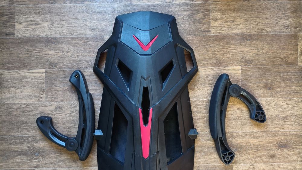 Крісло комп'ютерне VR Raser на запчастини або відновлення.