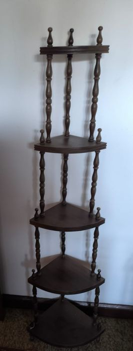 Estante para canto em madeira