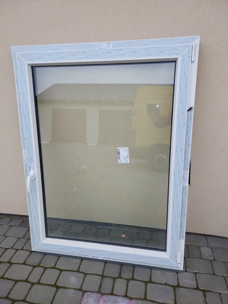Sprzedam nowe okna,z zew.orzech,wew.białe
