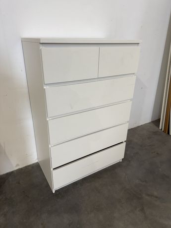 Biała wysoka komoda Ikea Malm szuflady dowóz wysyłka
