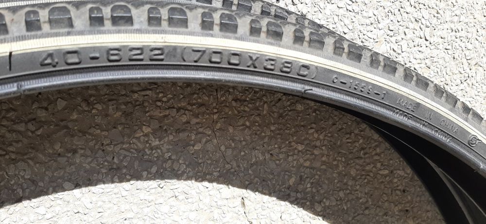 Opony rowerowe semi slick/ miejskie, rozmiar 40-622; 700x38c; 28"