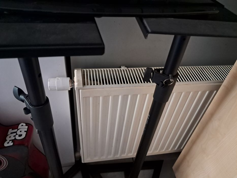 Statywy pod monitory studyjne