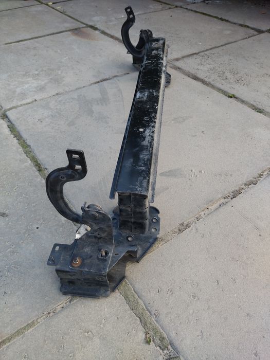 Усилитель заднего бампера Пежо 3008 Peugeot петли крышки Ляды оригинал