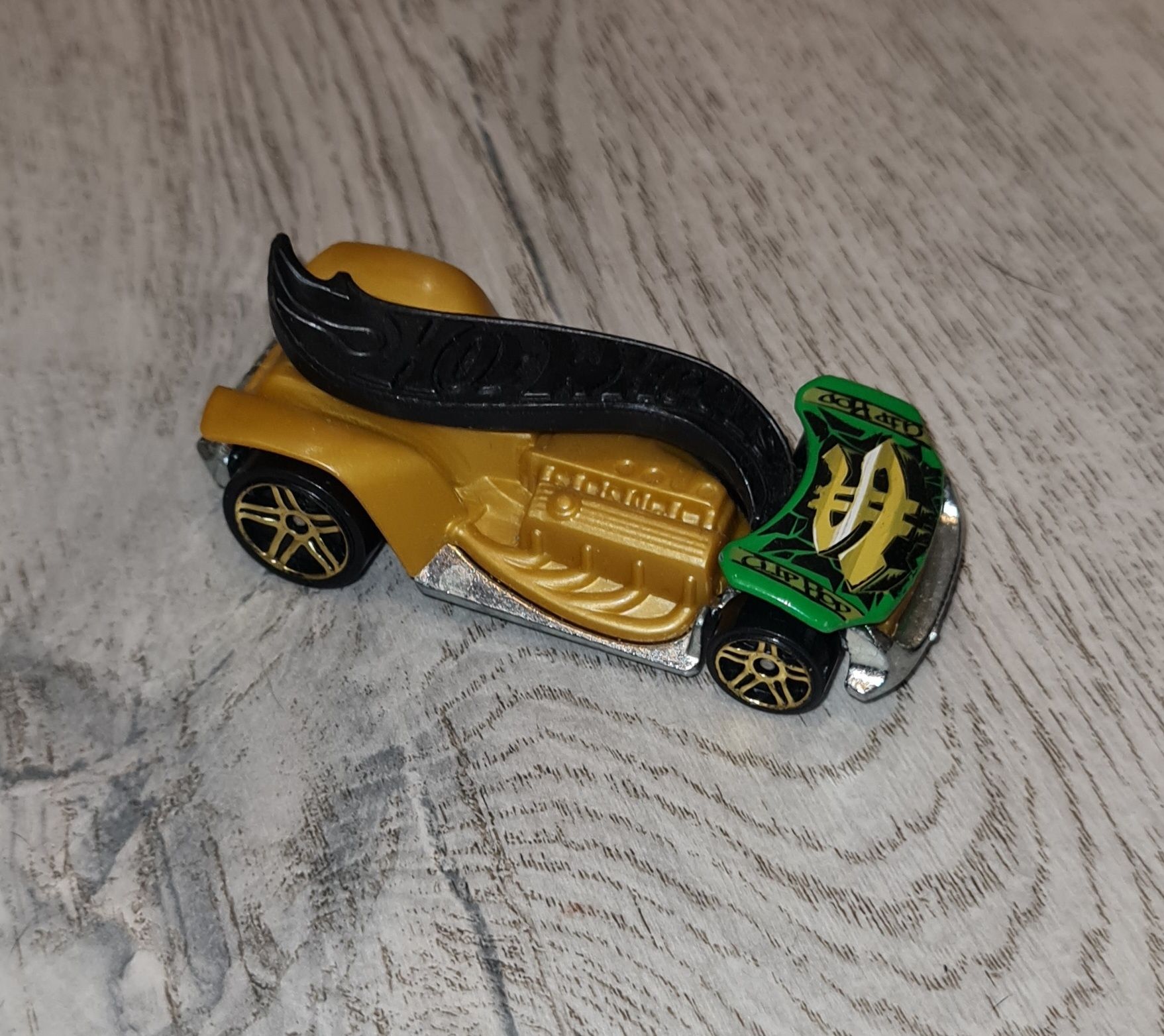 Autko samochód resorak Hot Wheels złoto zielony