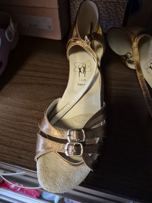 Туфлі для бальних танців