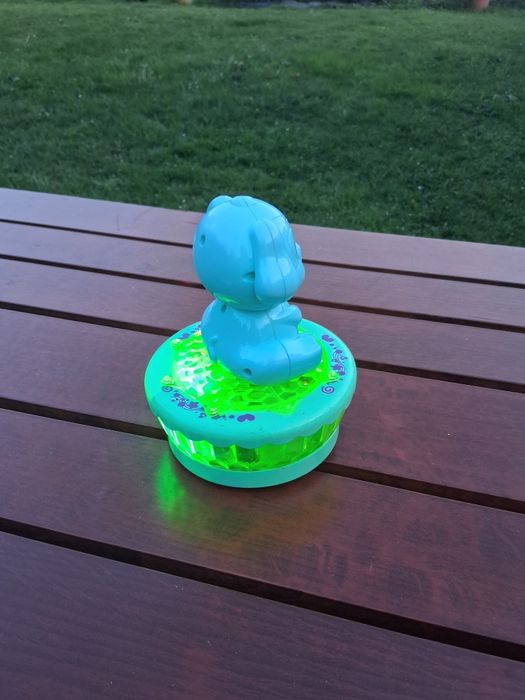 Obrotowy projektor z kreskówek Elektryczne zwierzątko z muzyką