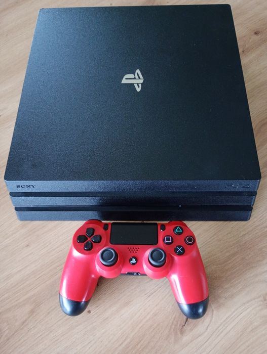 Playstation 4 PS4 PRO 1TB, pad, przewody