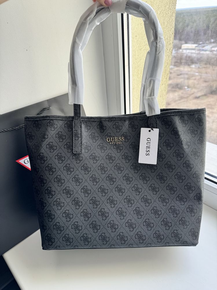 Сумка guess vikky tote шопер графітова