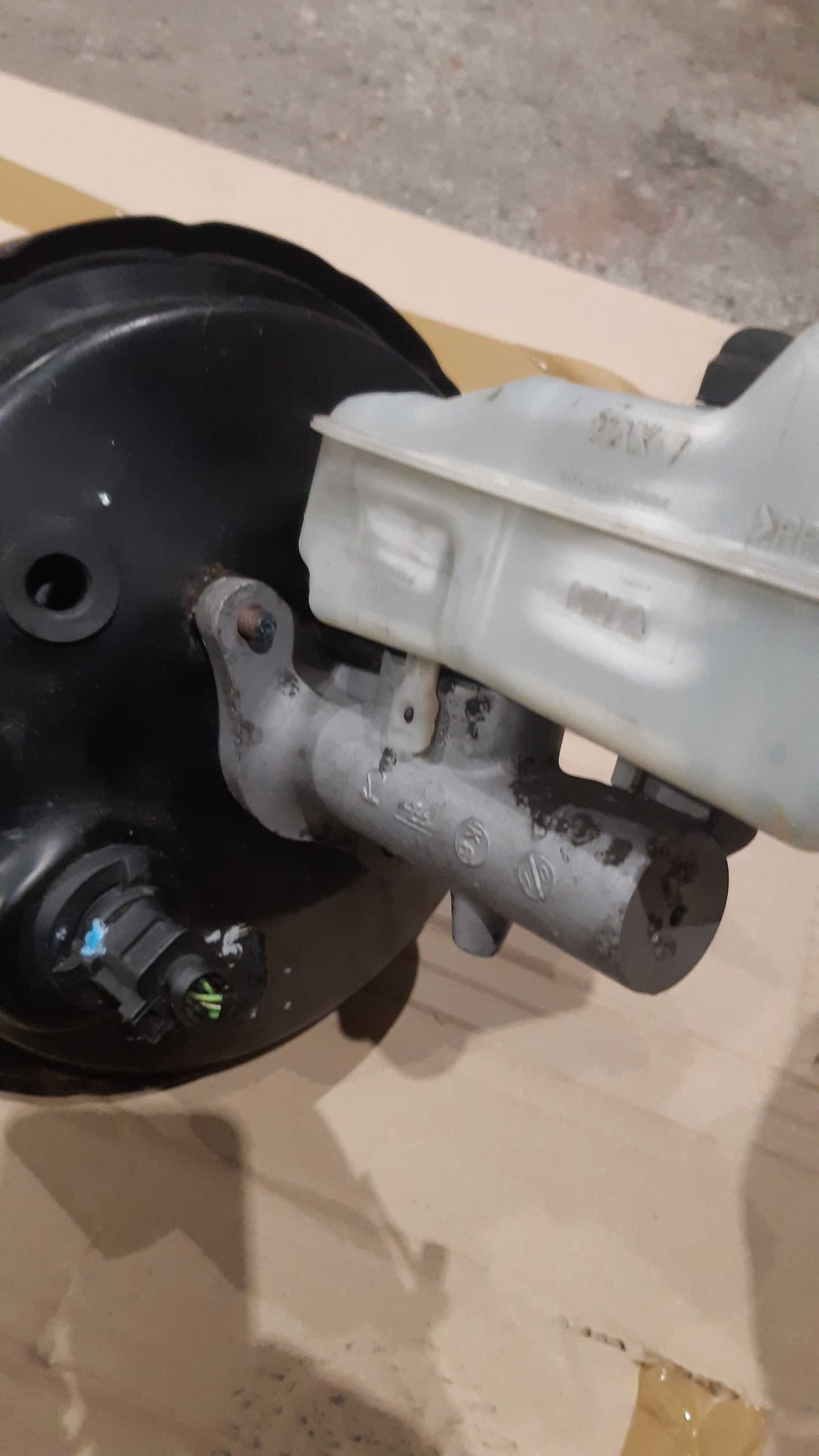 Pompa hamulcowa,serwo, lampa tył ,belka VW T5