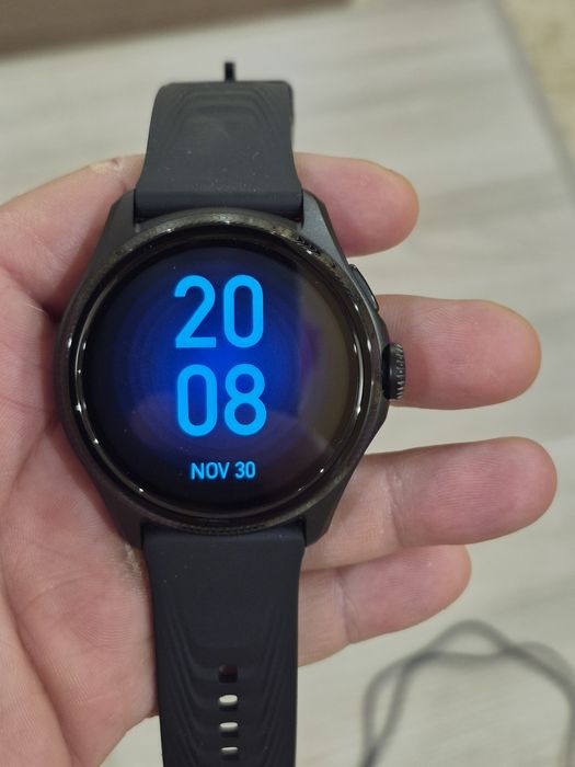 Продам смарт годинник ticwatch pro 5 enduro