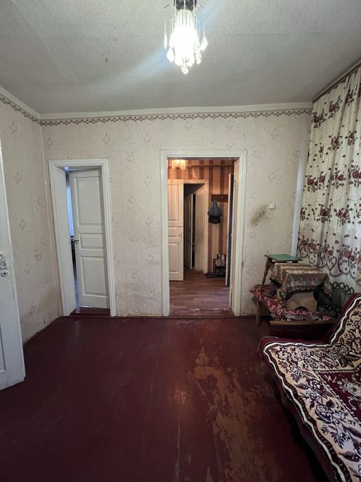 Будинок з великим подвірʼям та городом с. Ольшаниця