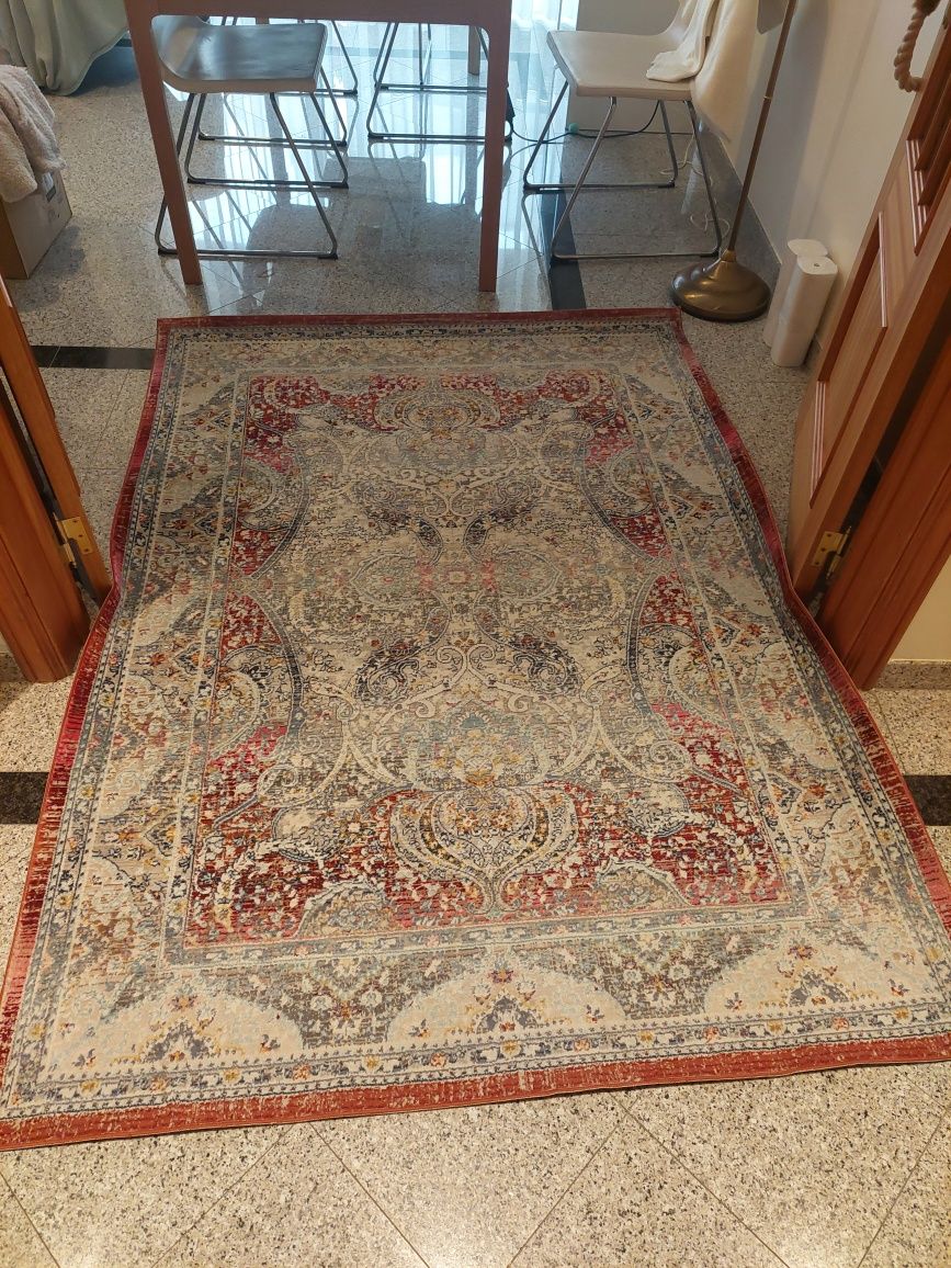 Carpete em tons vermelho e azul 140 x 200
