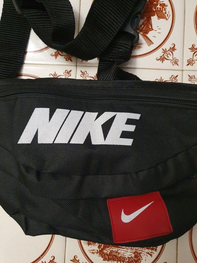 Nerka unisex z logiem Nike pojemna nowa