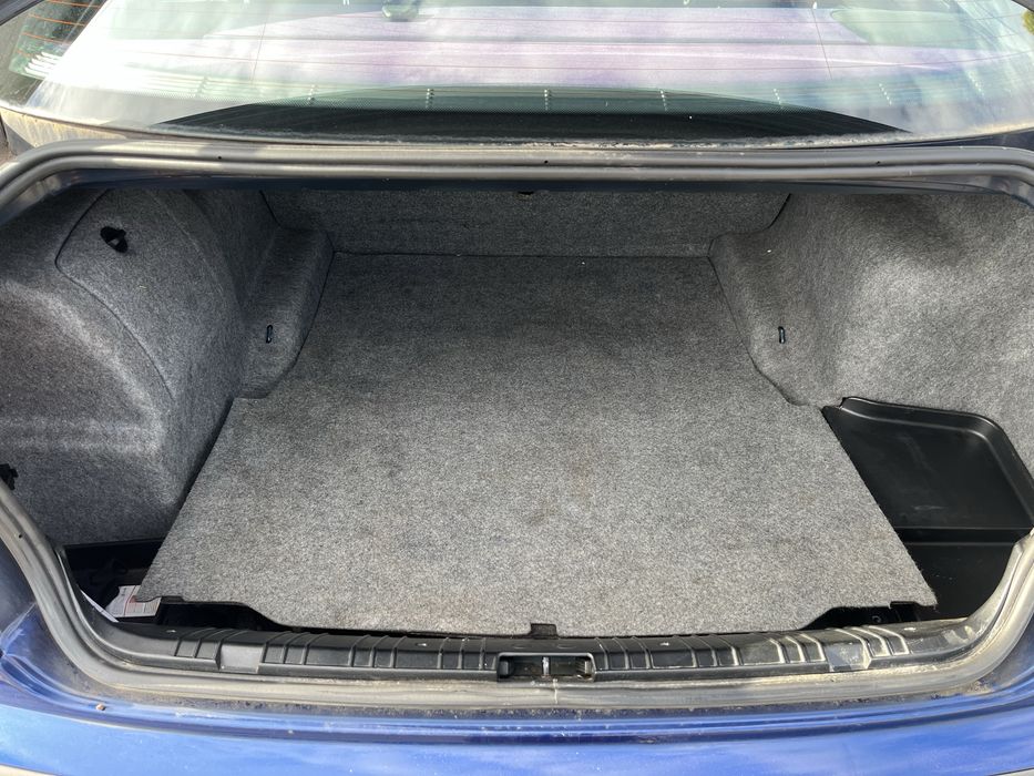 Tapicerka wykladzina bagaznika bmw e46 sedan coupe boczki podloga