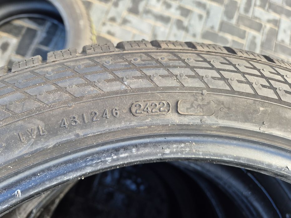 Nokian WR Snowproof P 235/45/18 98V rok 2022 8mm