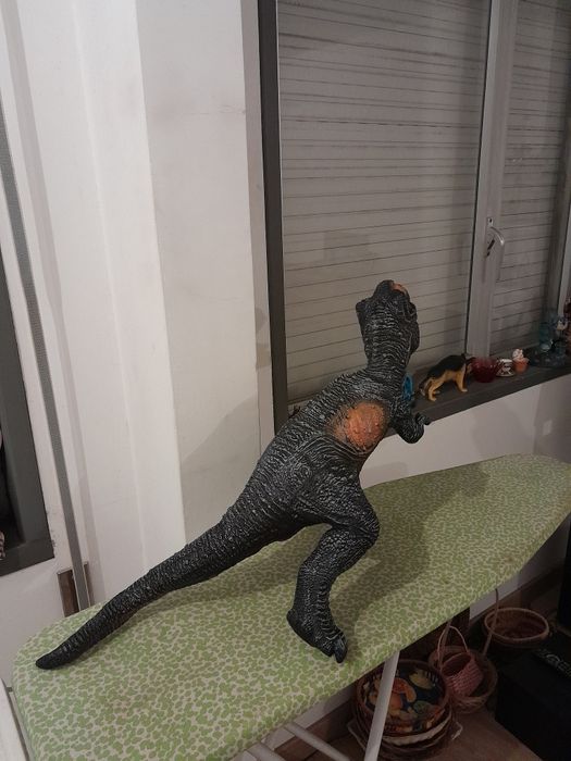 Vendo Dinossauro de Brincar para Criança a pilhas com som como novo