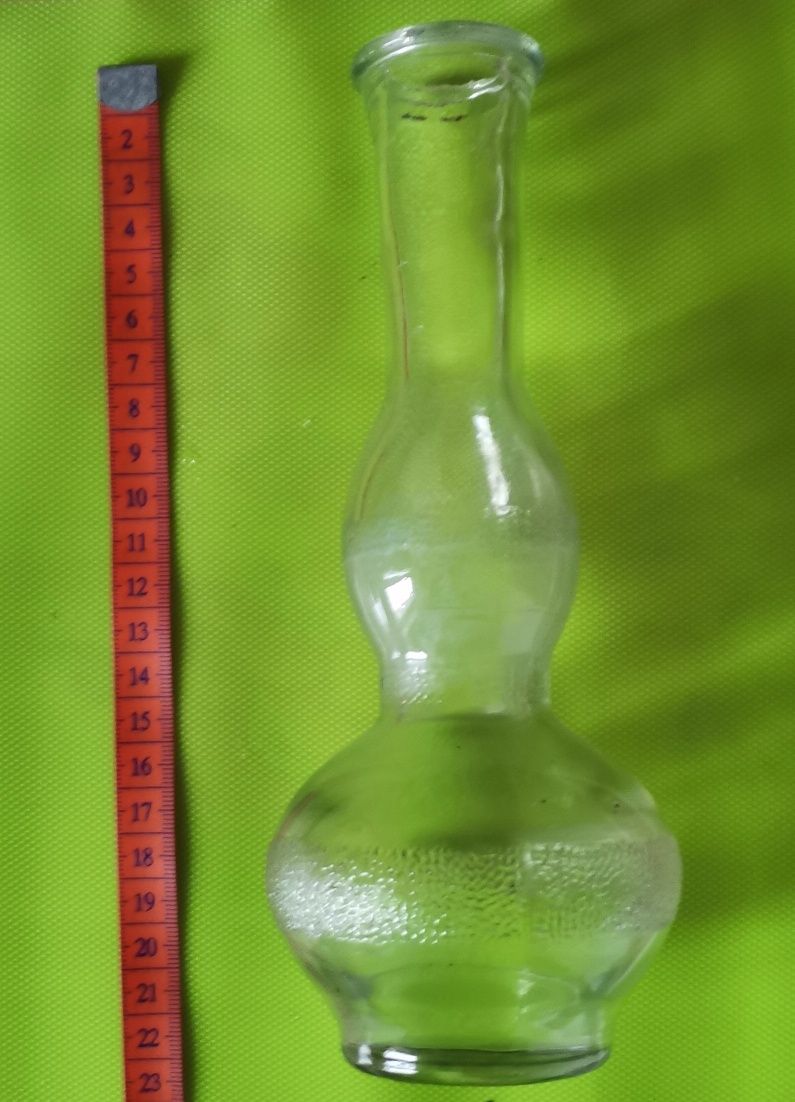 Szklany wazon mniejszy wazonik