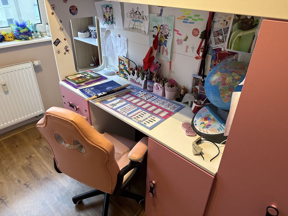 Łozko pietrowe z biurkiem i szafa