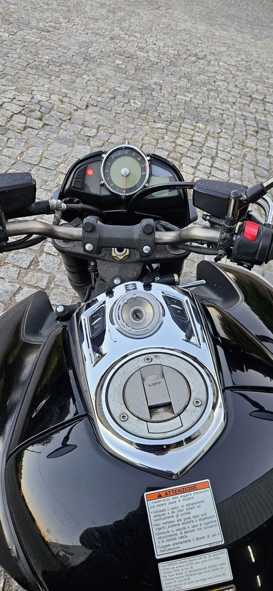 Suzuki b-king 1340