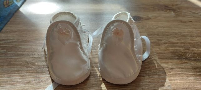 Buty na chrzciny dla niemowląt