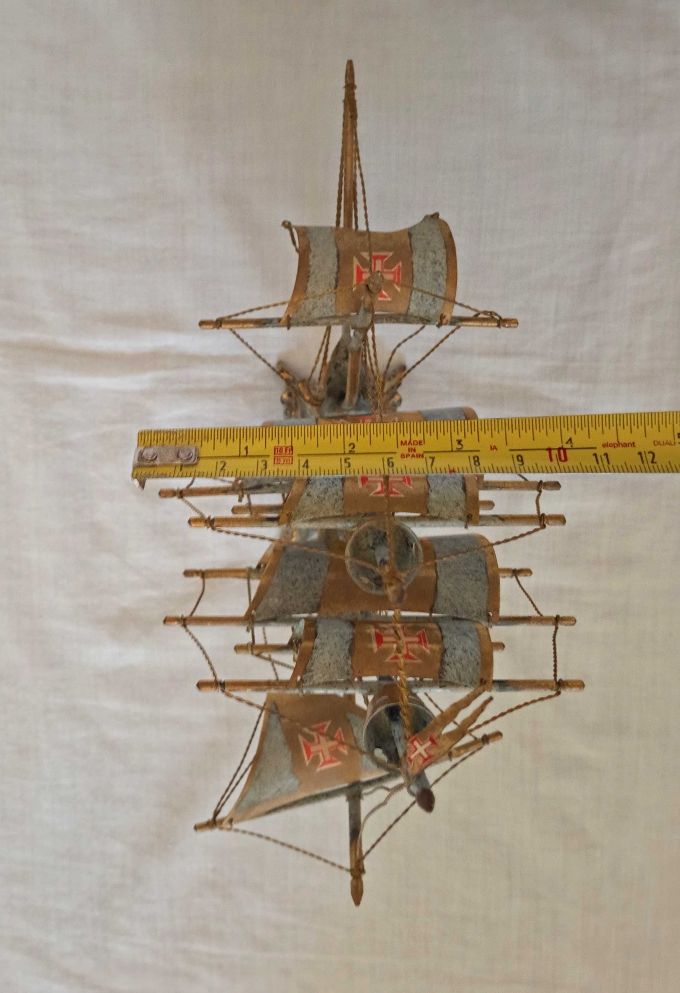 Réplica de barco à vela, português, da época dos descobrimentos.