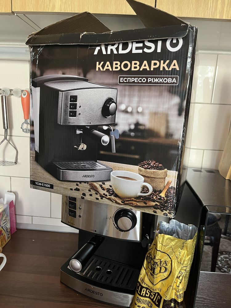 Кофеварка рожковая Ardesto