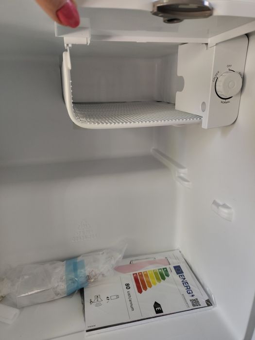 Lodówka hotelowa Comfee minibar czarna retro