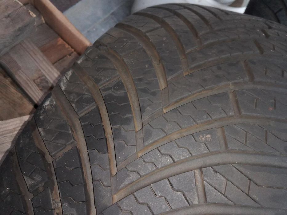 Opony wielosezonowe całoroczne  235 /55/r18 2 szt
