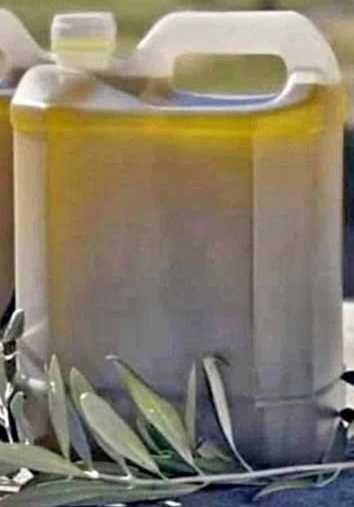 Azeite caseiro de boa qualidade garrafão de 5 litros 25€