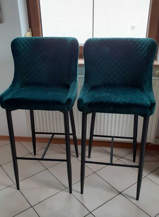 Dwa hokery tapicerowane pikowane do salonu lub jadalni sprzedam