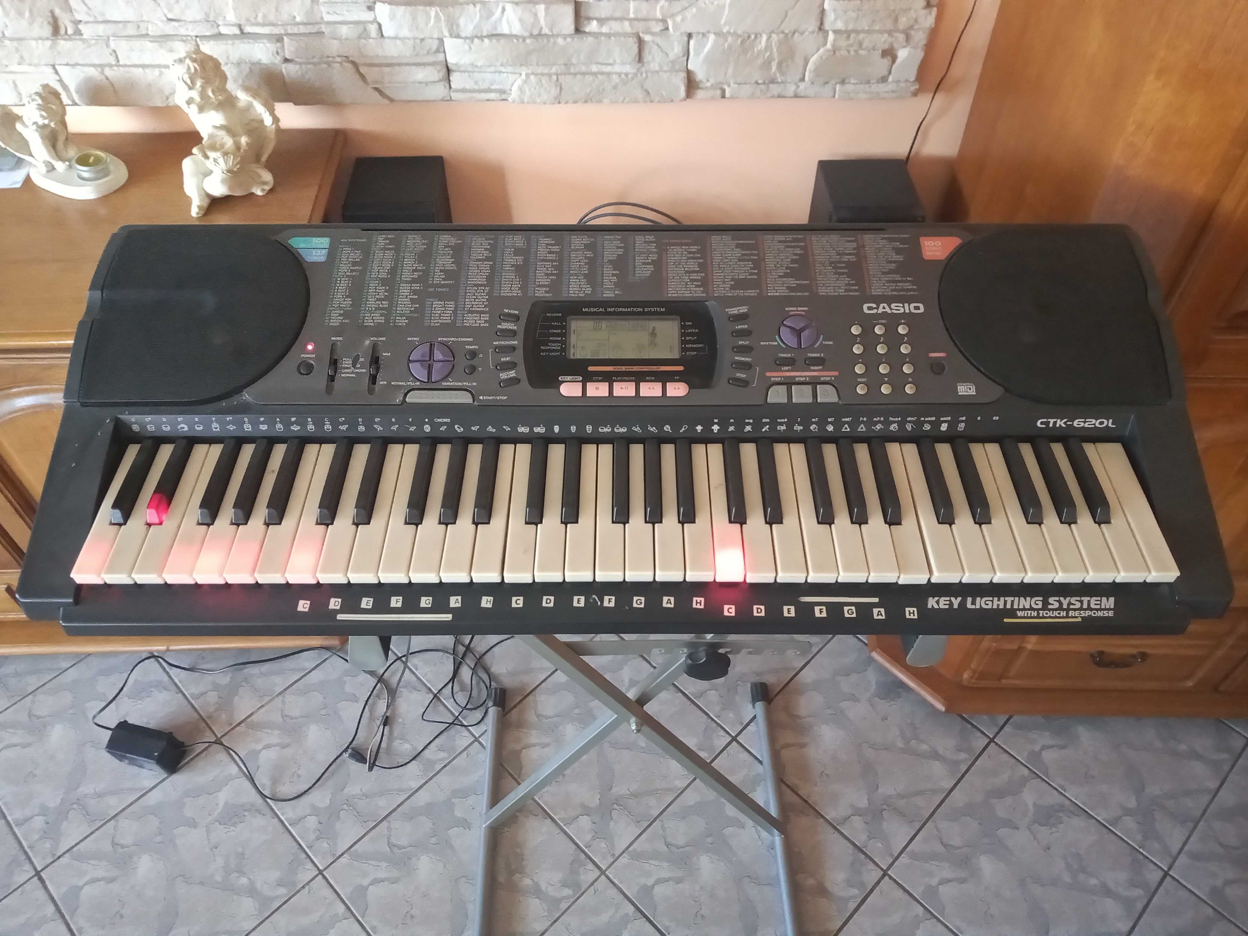 keyboard Casio CTK-620L ze stojakiem