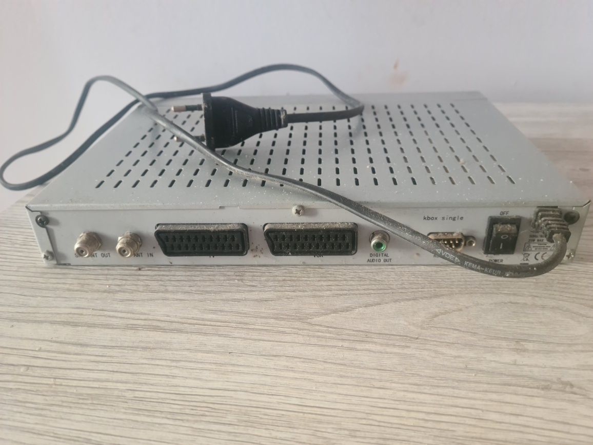 Receptor tv satélite com parábola