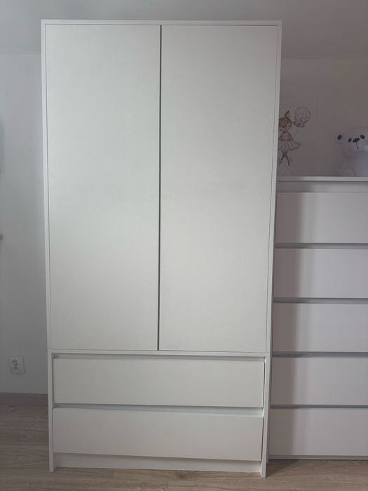 Biała szada, pojemna z 2 szufladami