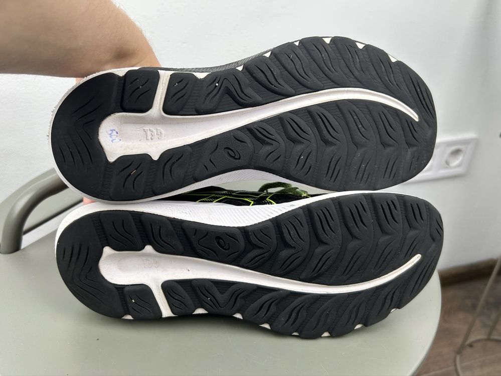 Оригінал! Кросівки Asics Gel Excite 9 39 розмір 02946
