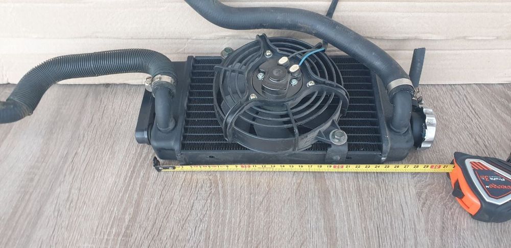 Радіатор охолодження з вентилятором.