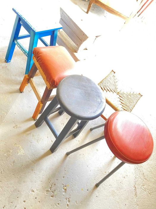 Lote de 7 bancos, distintos