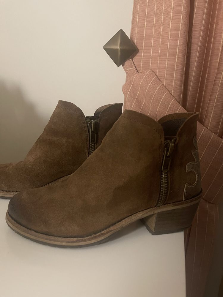 Botas marca XUZ castanhas