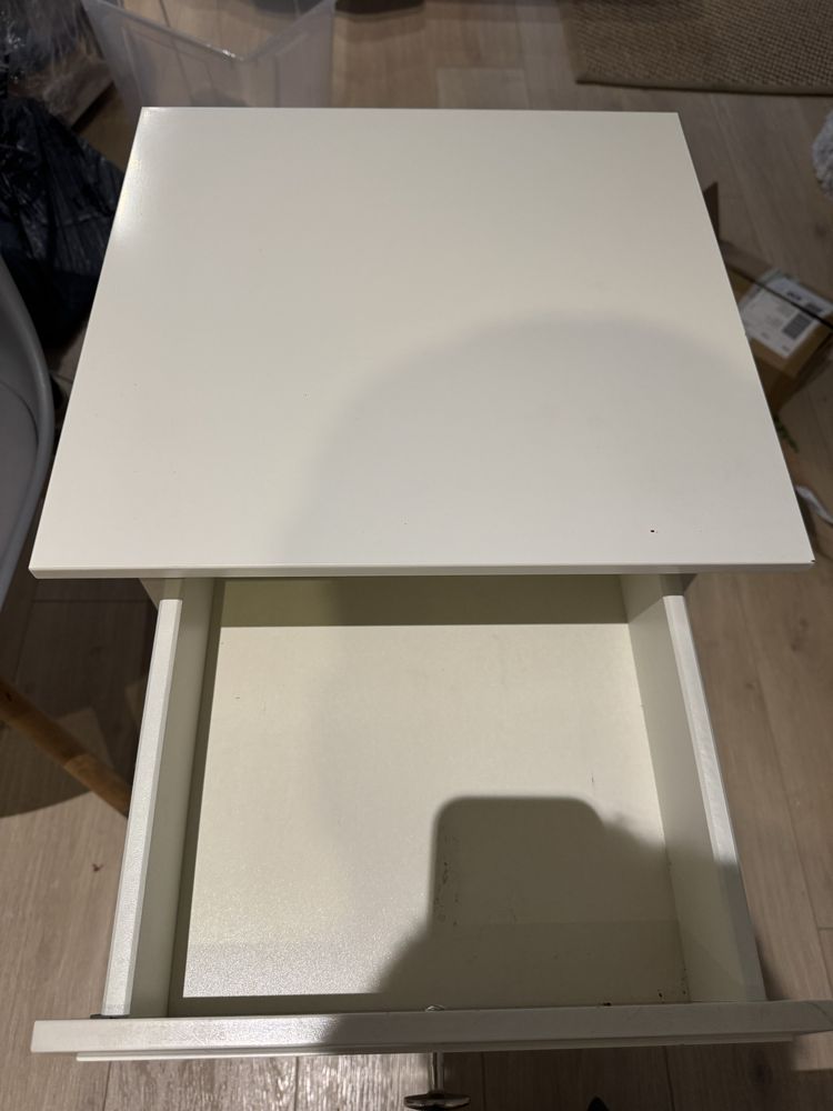 2 krzesełka + szafka nocna – stylowy komplet do sypialni lub salonu