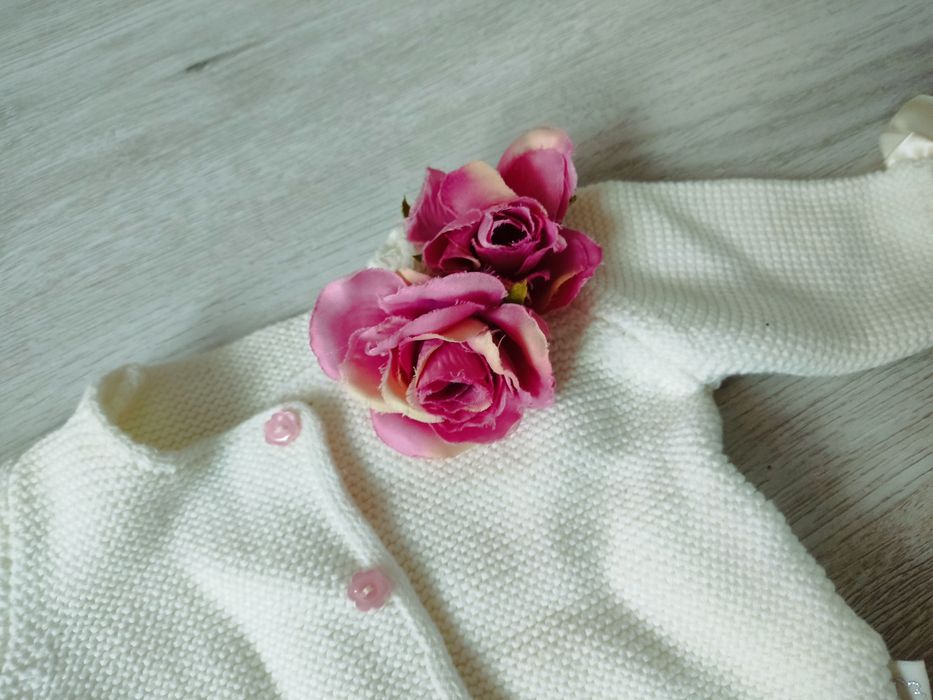 Piękny sweterek sweter bolerko kwiaty róże 3d handmade unikat 0-3 m