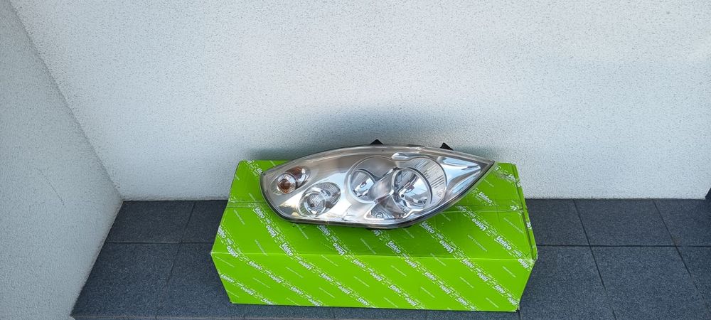 Reflektor prawy przód Renault Master III Opel Movano oryginał lampa