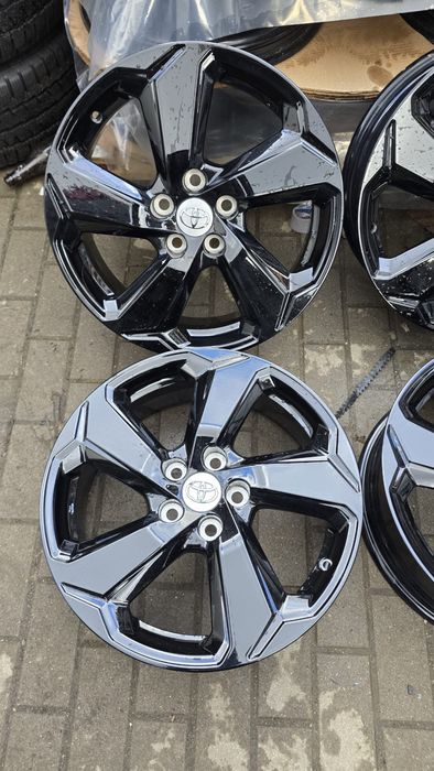 Felgi 18” oryginalne Toyota RAV4 5x114,3 ET35 – stan jak nowe