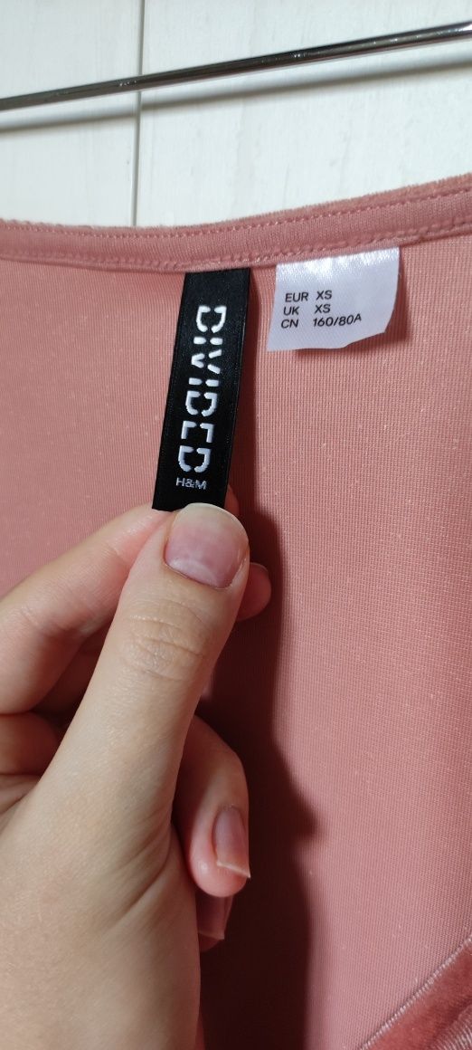 Продам красиву оксамитову сукню H&M