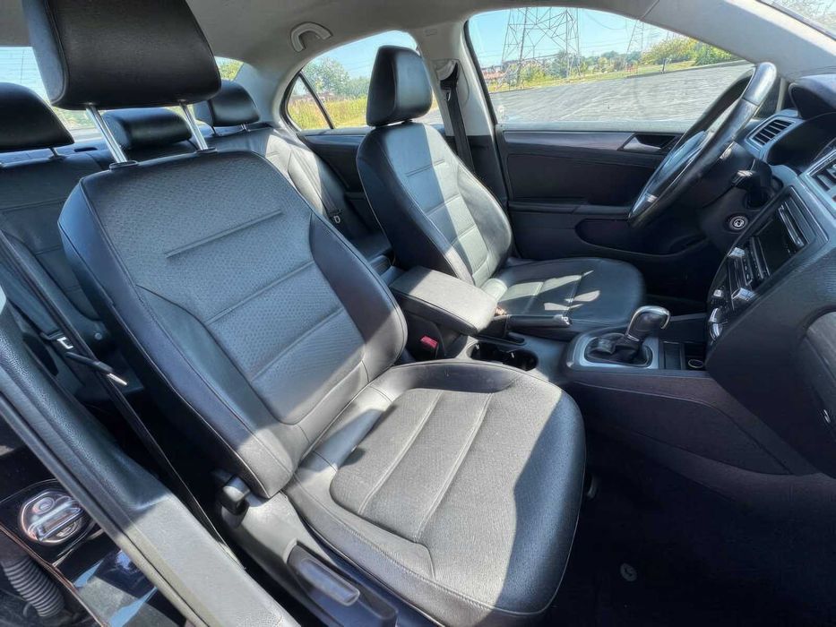 Volkswagen Jetta      2013