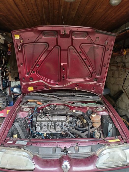 Рено 19разборка. Двигатель с навесным коробка мех . И много разного.