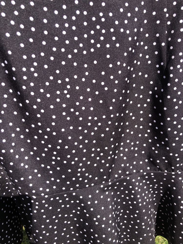 Saia preta pintinhas Zara