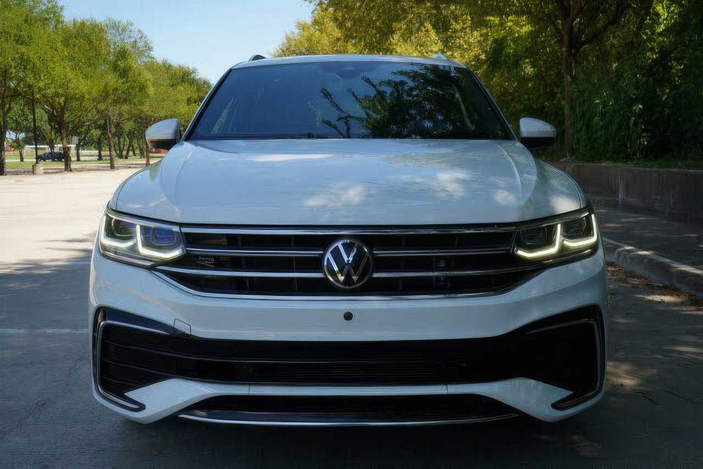 Volkswagen Tiguan      2022