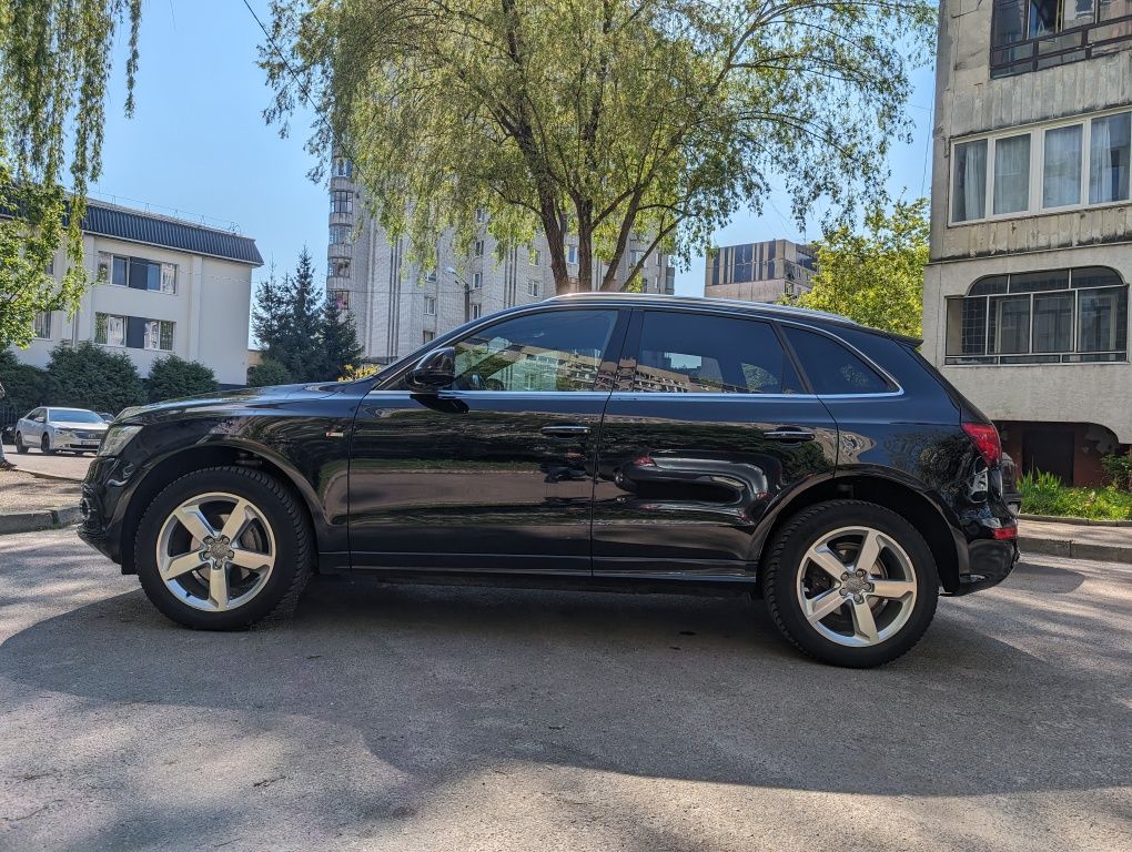 Продаж автомобіля AUDI Q5